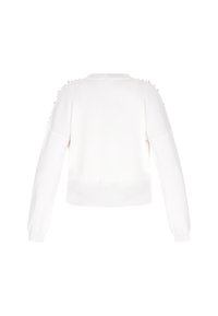 Maglione bianco a maglia con maniche lunghe e design corto. I dettagli notevoli includono accenti testurizzati lungo le spalle.