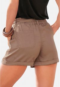 Buffalo Shorts - camelfarben