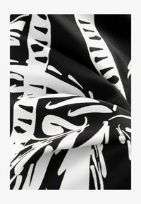 Valimata, black cream palm