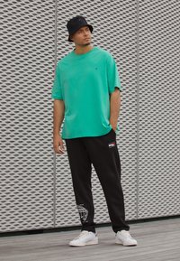 Não selecionado, aloha green