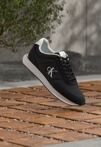 Δεν επιλέχθηκε, black/bright white