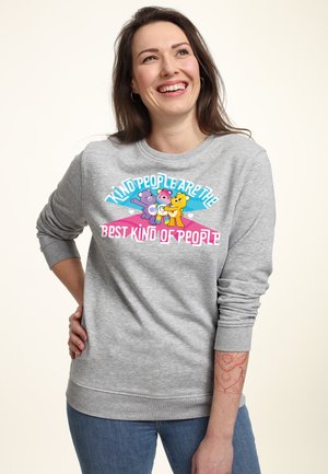 Szary sweatshirt z kolorowym graficznym napisem: "Miłe osoby to najlepszy rodzaj ludzi" oraz z rysunkami misiów. Wykonany z mieszanki bawełny, z okrągłym dekoltem.