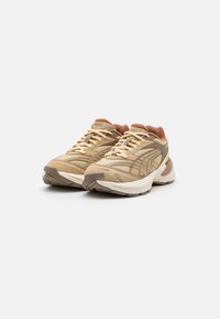Puma VELOPHASIS EARTH UNISEX - Tossud - prairie tan/chamomile