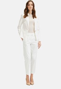 Betty & Co LANGARM - Blazer - rohweiß