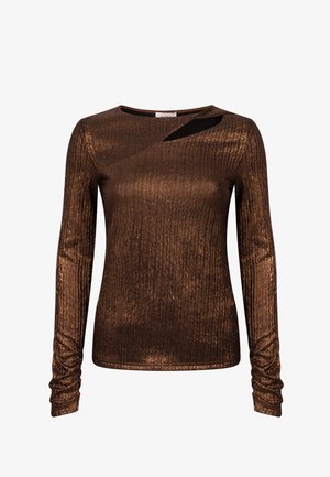 Bruine lange mouwtop met een gestructureerd, ribbelpatroon. Heeft een unieke diagonale uitsnijding bij de halslijn en een slanke pasvorm. Zachte, metallic afwerking.