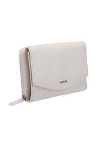Portafoglio bianco in pelle con finitura texturizzata, chiusura a patta e scomparto con zip sul lato. Dettaglio del logo metallico visibile.