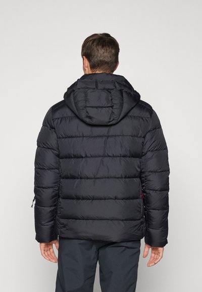 Schwarze Puffjacke mit Kapuze, mit gesteppten Abschnitten und glatter Textur. Die Jacke hat verstellbare Kordeln am Saum und an den Manschetten.