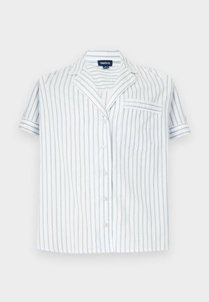 Chemise blanche à manches courtes boutonnée avec de fines rayures verticales bleues et une poche poitrine, présentée à plat sur un fond uni.