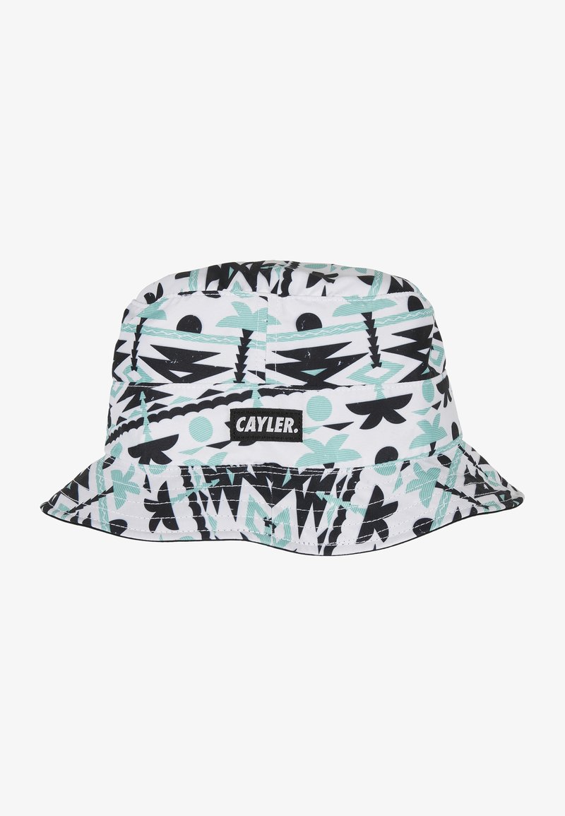 Bucket-Hut mit weißem Grund, schwarzen und mint-farbenen geometrischen Mustern sowie einem Stoffpatch mit der Aufschrift "CAYLER." Verfügt über eine breite Krempe und eine weiche Textur.