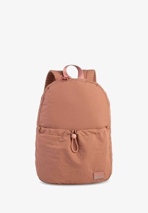 Rosa Nylon-Rucksack mit runder Form, verstellbaren Trägern und einer Vordertasche mit Kordelzugverschluss. Logo auf der unteren Vorderseite.
