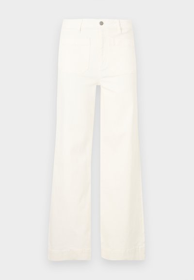 Λευκό παντελόνι με φαρδιά μπάρα από βαμβάκι. Διαθέτει κουμπί μπροστά, θηλιές για ζώνη και δύο πίσω τσέπες. Ομαλή υφή με καθαρό φινίρισμα.
