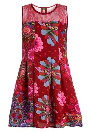 Ärmelloses rotes Kleid mit mehrfarbigen Blumenmustern und rosa Spitze am Halsausschnitt, mit ausgestelltem Rock und dezenten Polka-Dots.