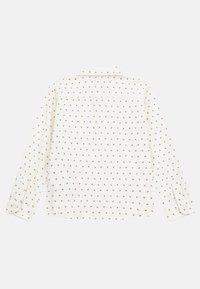 Camicia a maniche lunghe in tessuto crema chiaro con un motivo a triangoli piccoli in rosso e marrone. Comprende polsini con bottoni e colletto classico.