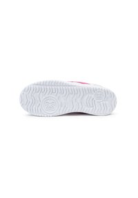 Suela de zapato de goma blanca con agarre texturizado y acentos en rosa, que presenta un logo circular y un patrón de banda de rodadura claro para tracción.
