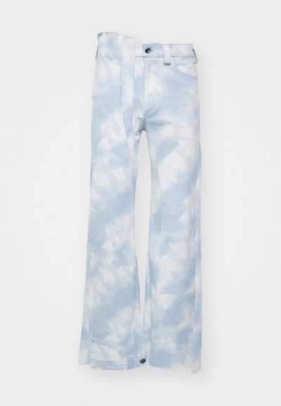 Heledad sinised teksad, millel on tie-dye muster, sirge jala disain, külgtaskud ning nupuga ja luku sulgemine. Puuvillane materjal.