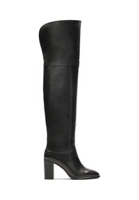 Melnas ādas zābaki virs ceļgaliem ar gludu apdari, blokveida augsto papēdi un šauru purngalu. Dizainā ir vertikāla šuve gar sāniem.