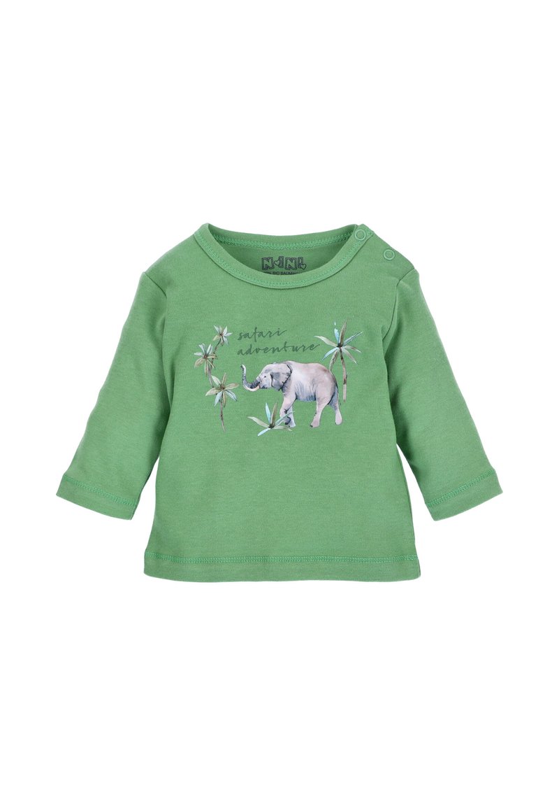 Groene babyshirt met lange mouwen en drukknoopjes op de schouder, met een illustratie van een olifant en een palmboom en de tekst "safari avontuur".