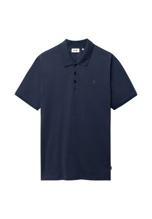 Laivastonsininen lyhythihainen poolopaita, jossa on kolme nappia ja vasemmassa rintapaneelissa pieni vihreä kirjailtu logo.