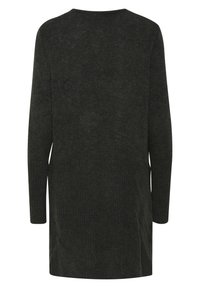 Stickad tröja i mörkgrön, med långa ärmar och ribbad struktur. Har en rund halsringning och rak passform som sträcker sig förbi höfterna.