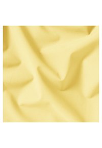Tissu jaune lisse avec des plis doux et de légères rides réparties uniformément sur la surface.