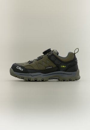 CMP, KIDS KIRUNA LOW WP UNISEX - Turistické topánky - olive