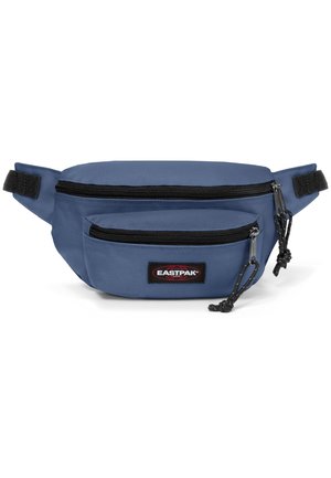 Sac banane bleu avec deux compartiments zippés, bretelles noires réglables et écusson logo Eastpak sur la poche avant.