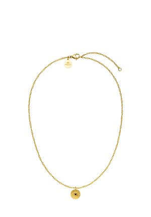 Zarte Goldkette mit einem zentralen runden Anhänger, der ein graviertes Augendesign zeigt, sowie einem verstellbaren Verschluss mit einem kleinen Markenetikett.