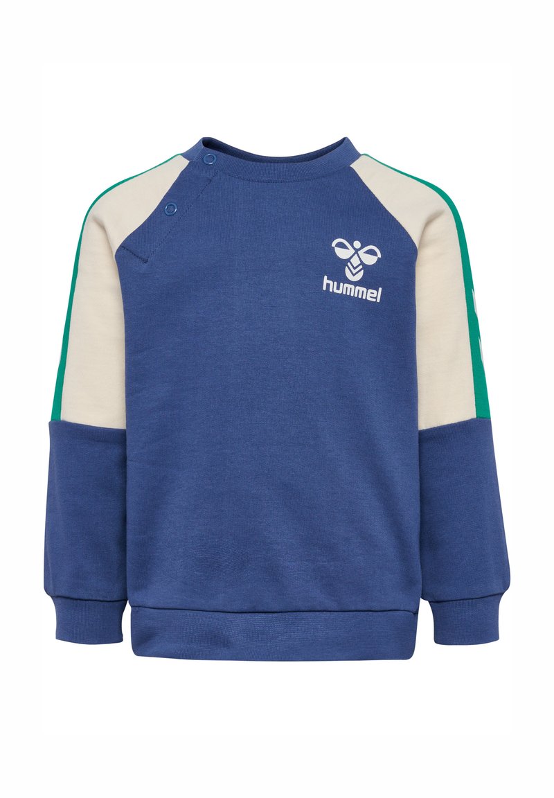 Blaues Sweatshirt mit langen Ärmeln, Creme- und Grüntönen, Rundhalsausschnitt, Schulterdruckknöpfen und einem weißen "hummel"-Logo auf der Vorderseite.