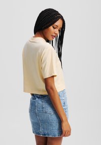 Karl Lagerfeld Jeans Triko s potiskem - wood ash