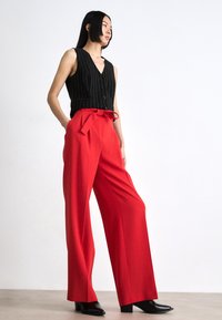 BOSS TAPIANA - Bukse - bright red