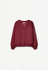 Vinröd V-ringad tröja med långa ärmar och ribbade muddar och fåll, visad mot en vit bakgrund.