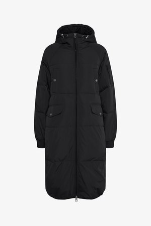 Czarny ocieplany długi płaszcz z kapturem, z zapięciem na suwak z przodu, bocznymi kieszeniami i ściągaczami przy rękawach. Gładka tekstura; minimalistyczny design.