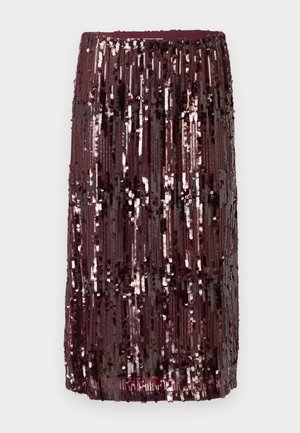 Burgundy-sekvenskirt med vertikale striper av paljetter som skaper en teksturert overflate med stram midje og knelengde.