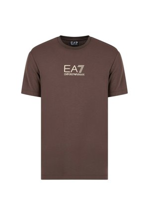 T-shirt in cotone marrone a maniche corte, con un logo bianco testurizzato "EA7 EMPORIO ARMANI" sul petto, design a girocollo.