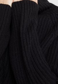 DRYKORN Svetr - black