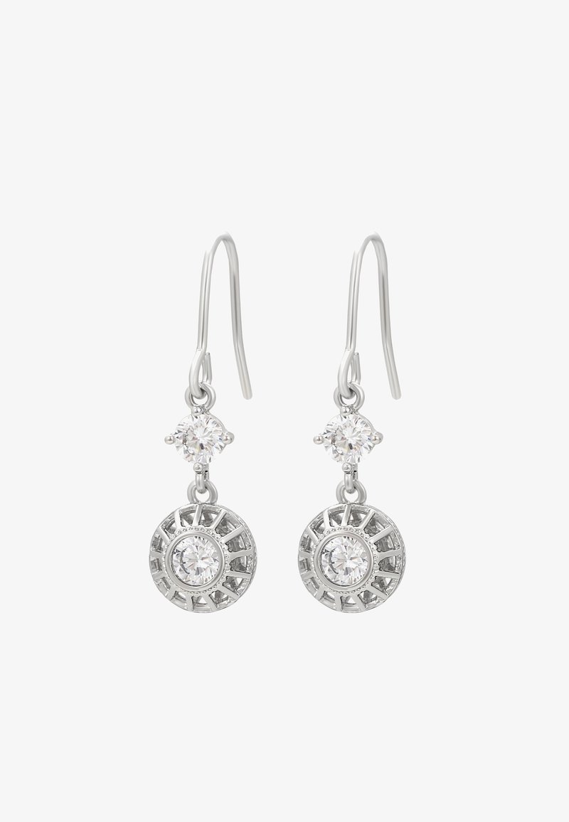 Orecchini a goccia in argento con un design rotondo, decorati con due pietre trasparenti sfaccettate e dettagli intagliati intricati nel disco inferiore.