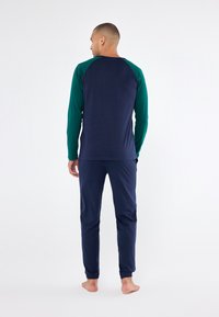 Pier One Pizsama szett - dark blue/green