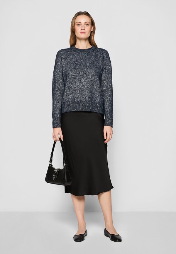 SAANOUR - Jumper - salute2