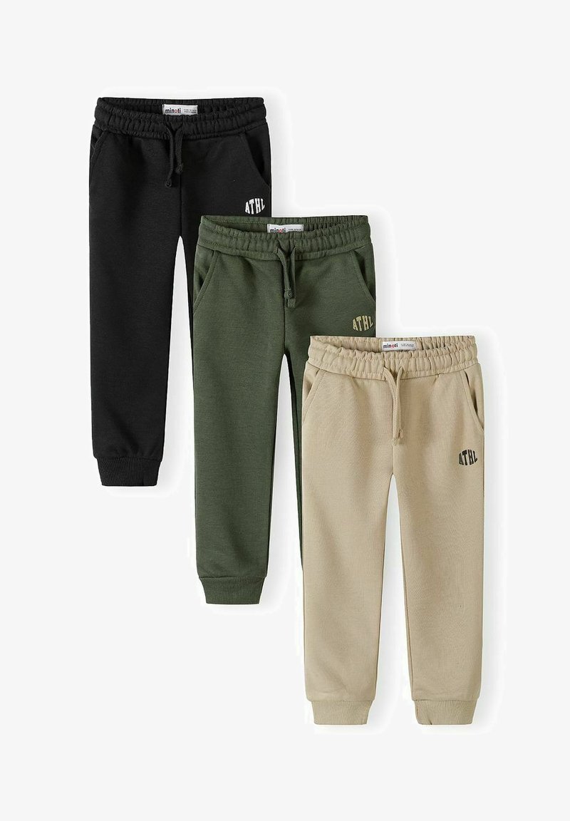 Trzy pary dziecięcych spodni dresowych w kolorach czarnym, zielonym i beżowym, każda z elastycznym pasem, bocznymi kieszeniami oraz napisem "ATHL" na udzie.