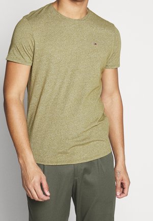 Oliven grøn, kortærmet t-shirt lavet af et tekstureret stof med en lille logo på brystet. Afslappet pasform med rund halsudskæring.