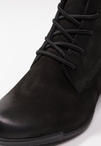 Tamaris Botines bajos - black