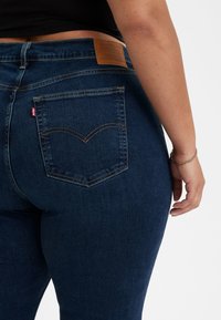 Levi's® Plus Flared-farkut - dark-blue denim