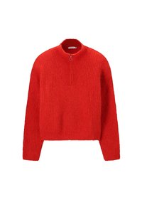 Hellroter, flauschiger Pullover mit langen Ärmeln und einem kurzen Frontreißverschluss, der einen runden Ziehgriff hat.