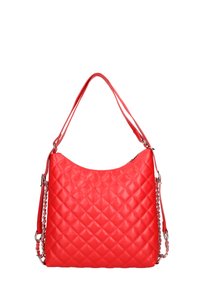 Borsa a tracolla rossa in ecopelle trapuntata con forma arrotondata, dettaglio in catena argentata sulla tracolla e superficie liscia. Chiusura con zip nella parte superiore.
