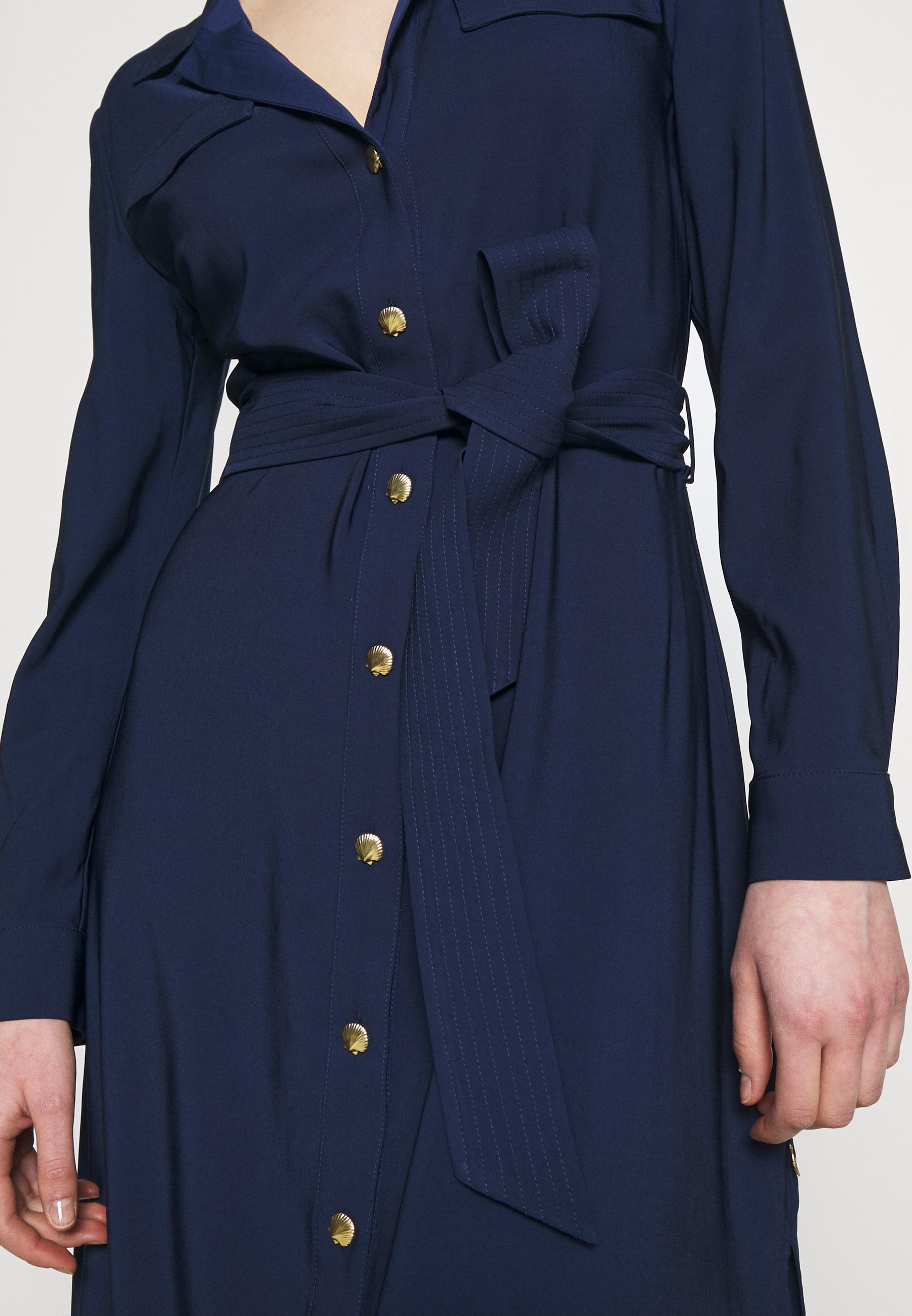 Fabienne Chapot THEA LOU DRESS Skjortekjole wavy navy Fabienne Chapot THEA LOU DRESS - Skjortekjole - wavy navy