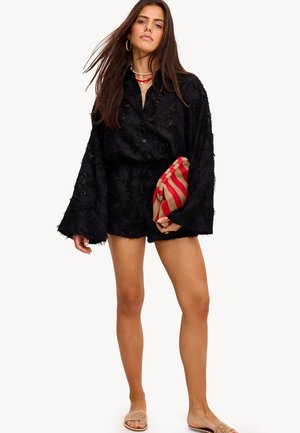 THE BLOSSOM OF US - Short - structured   black