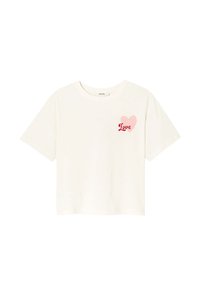 T-shirt en coton blanc à manches courtes. Présente un motif en forme de cœur rose pâle avec le mot "Love" en script rouge. Coupe simple et décontractée.