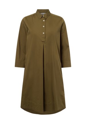 Olivgrünes, knöpfbares Kleid mit Kragen, langen Ärmeln und einer vorderen Falte. Aus glattem Stoff gefertigt, mit abgerundetem Saum und seitlichen Taschen.