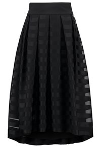 Černá plisovaná sukně s texturovaným vzorem střídajícím průhledné a neprůhledné panely, hladkým páskem a mírně rozšířeným lemem.