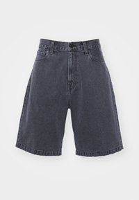 Bermudas de mezclilla en gris oscuro, con una cintura alta, diseño de cinco bolsillos y costuras visibles. Ajuste relajado distintivo con dobladillos enrollados.